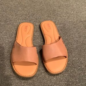 Womens slides tan 7M